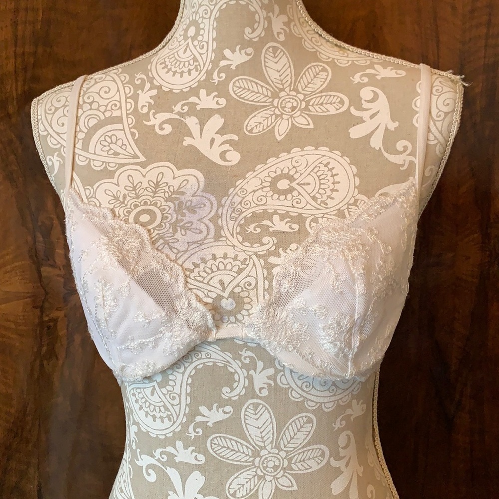 36B white lace La Perla bra